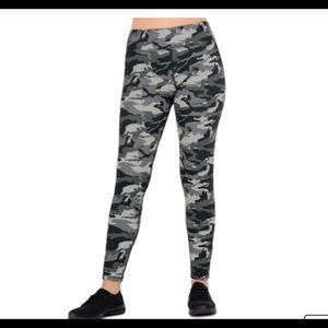 Plus size women’s camo active wear leggings 2X